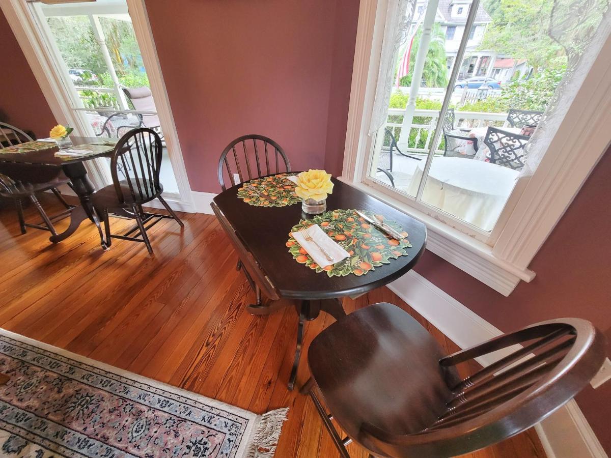 Camellia Rose Inn- King Room Southern Charm Γκέινσβιλ Εξωτερικό φωτογραφία