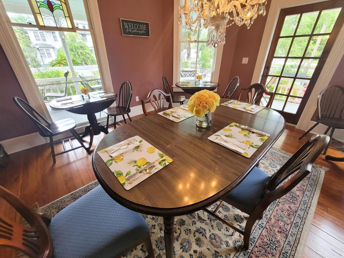 Camellia Rose Inn- King Room Southern Charm Γκέινσβιλ Εξωτερικό φωτογραφία